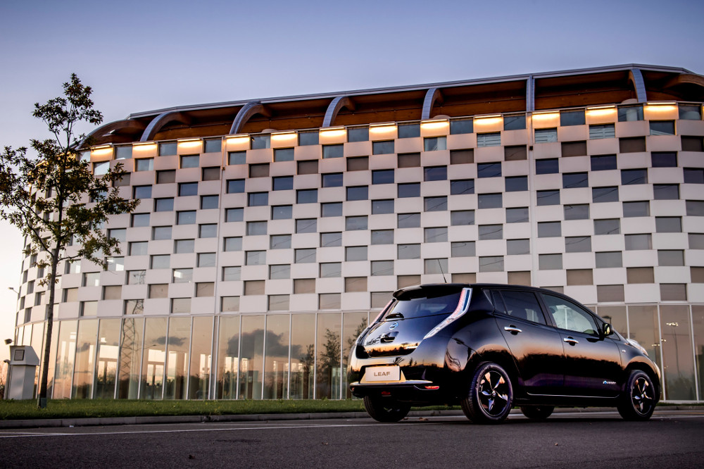 Nissan reveals stylish new LEAF Black Edition